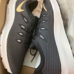 Women’s Nike Quest - NIB